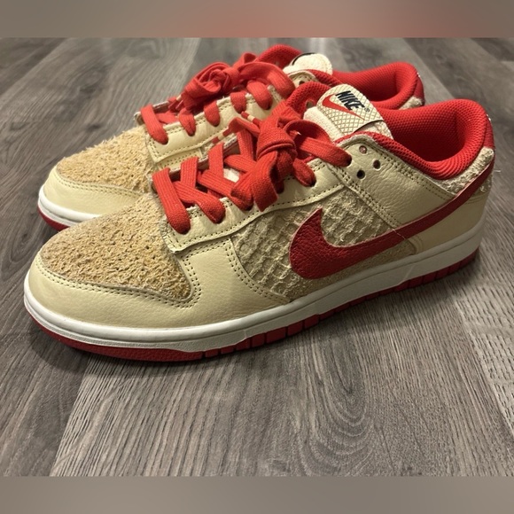 Nike Dunk Low Retro SE Strawberry Waffle HJ9100-294 Mens: 8.5 NEW No Box